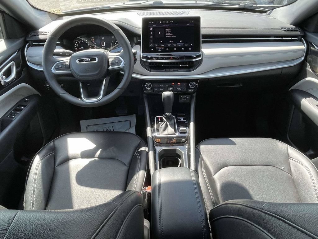 Used 2026 Jeep Compass Limited AWD/4WD image 11