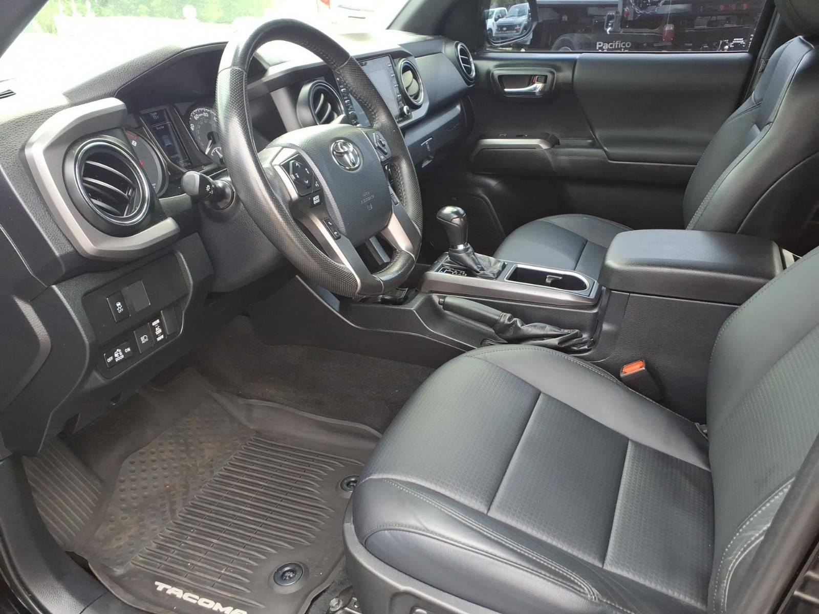 Used 2020 Toyota Tacoma TRD Sport w/ TRD Premium Sport Package AWD/4WD image 10