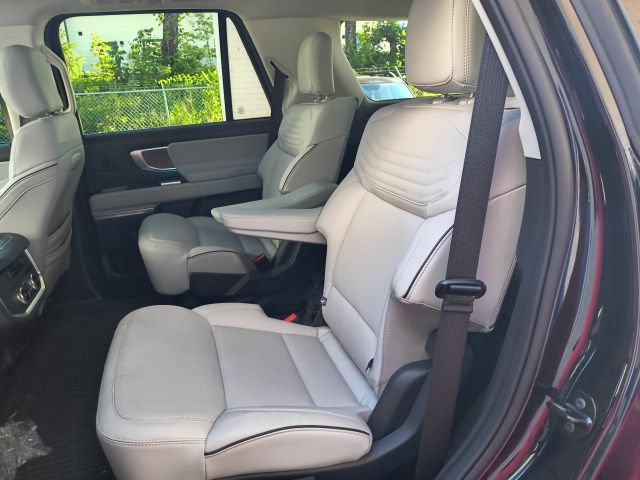 Certified 2025 Ford Expedition Platinum w/ Platinum Ultimate Package AWD/4WD image 36