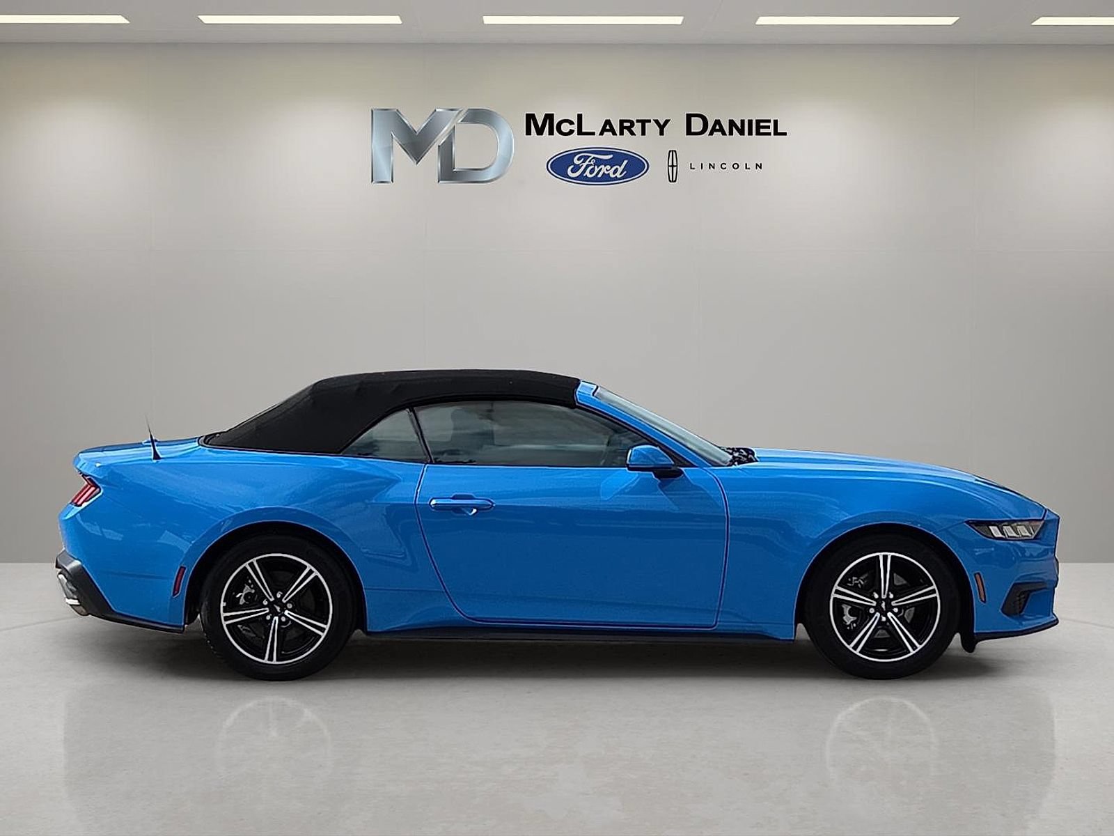 Certified 2025 Ford Mustang Convertible RWD image 6