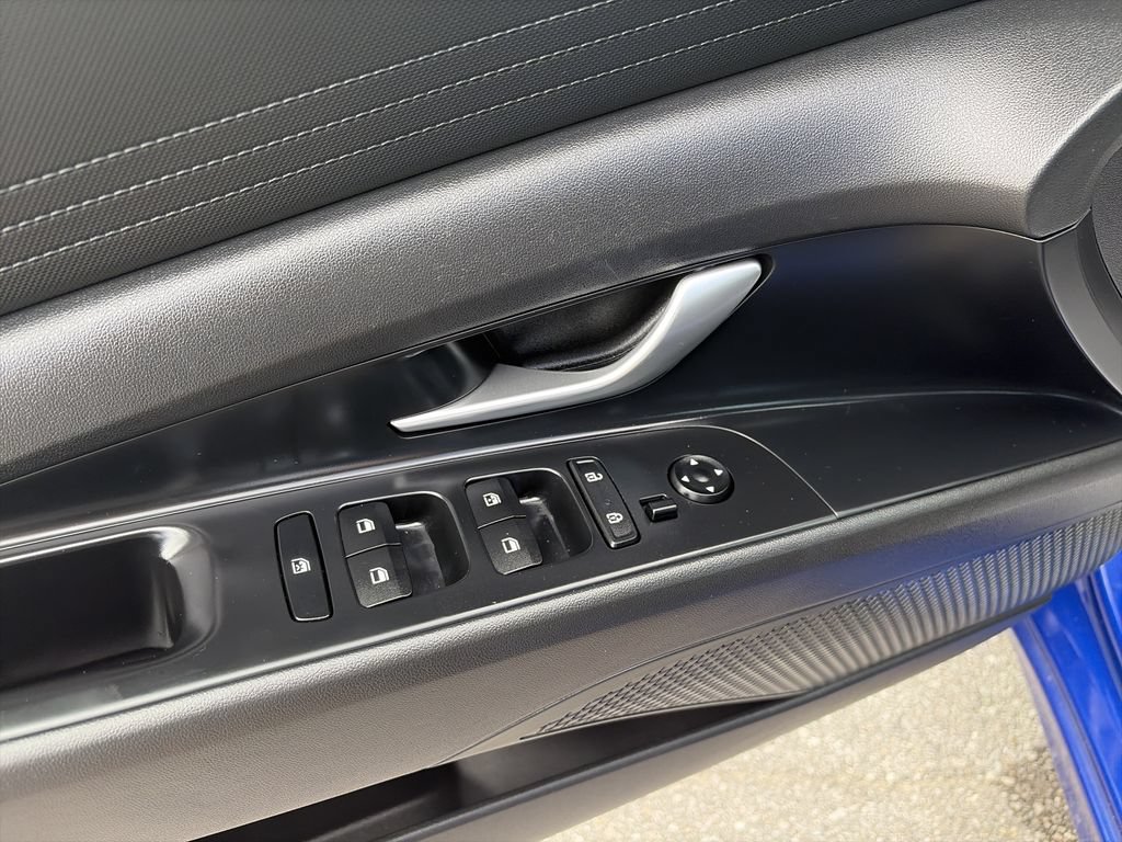 Used 2023 Hyundai Elantra SEL FWD image 17