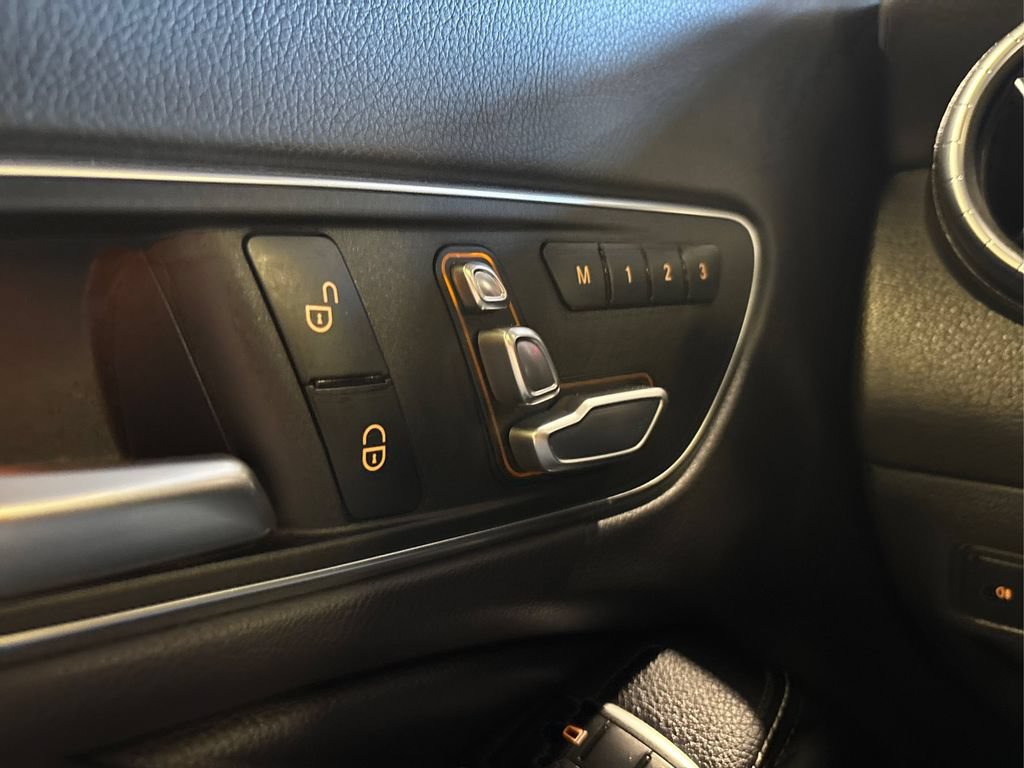 Used 2018 Mercedes-Benz CLA 250 4MATIC image 29