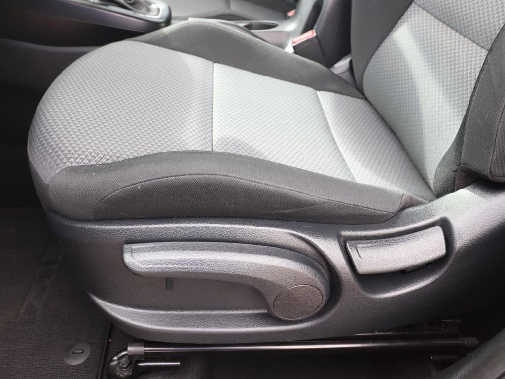 Used 2025 Kia Soul LX w/ LX Technology Package image 16