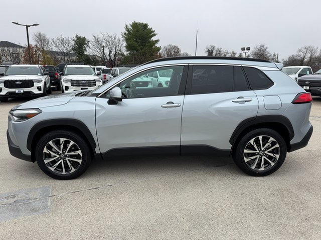 Used 2024 Toyota Corolla Cross XLE image 2
