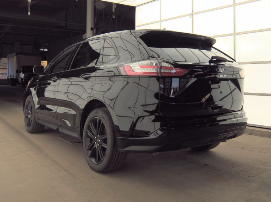 Certified 2024 Ford Edge ST-Line AWD/4WD image 3