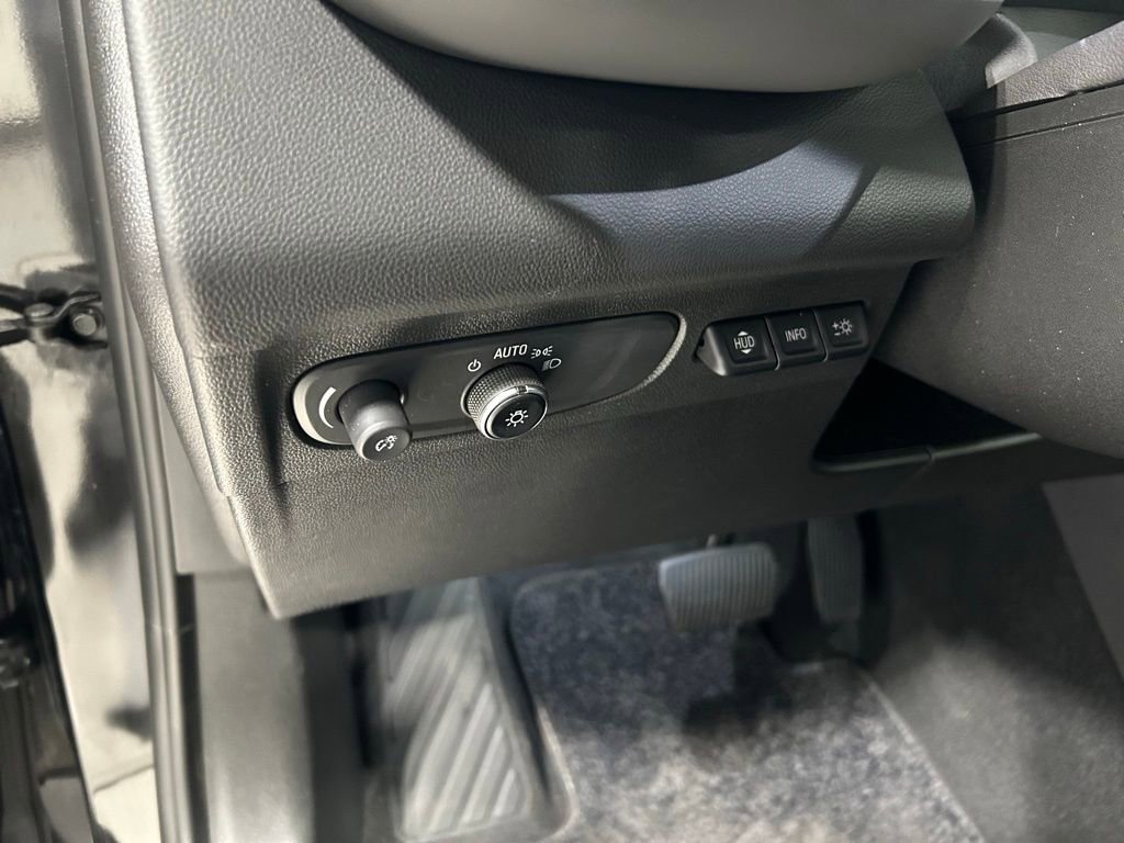 Used 2023 Buick Envision Avenir AWD/4WD image 14