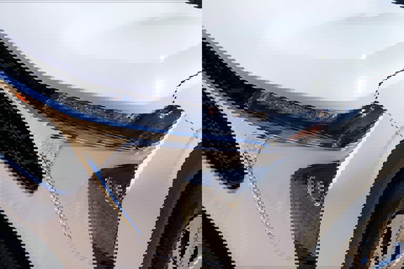 Used 2025 Chevrolet Trax LS image 28