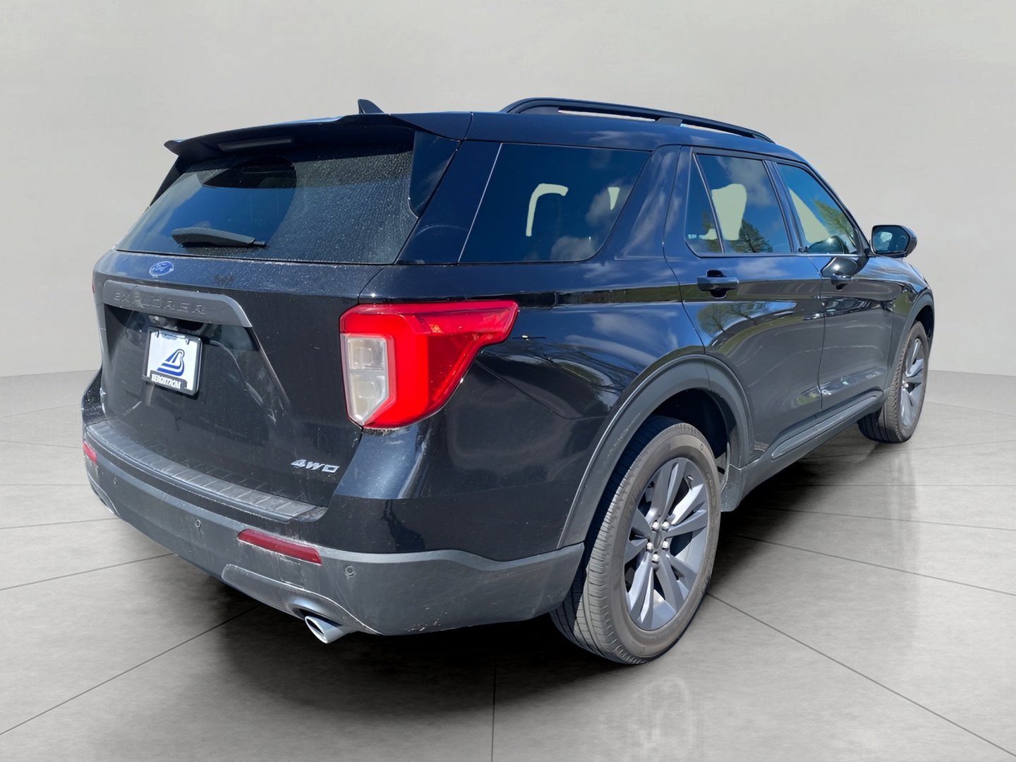 Certified 2024 Ford Explorer XLT w/ Equipment Group 202A AWD/4WD image 9