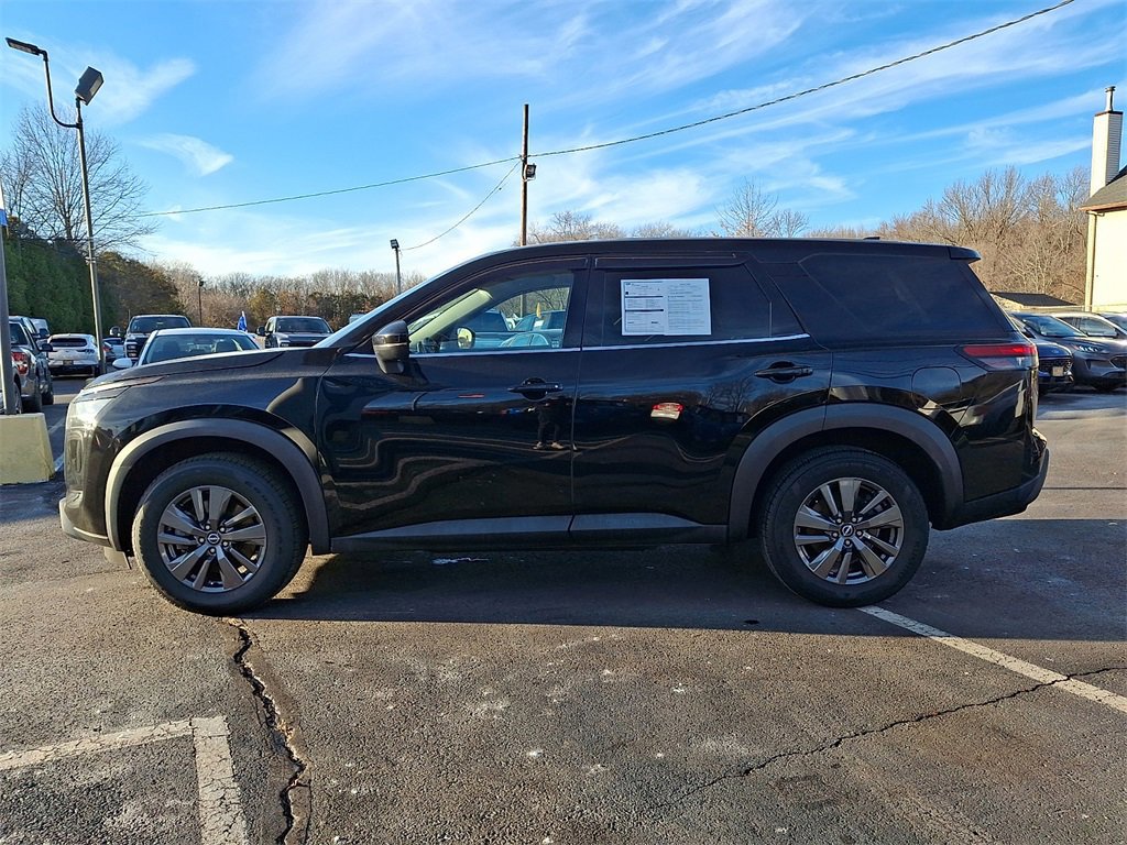 Used 2022 Nissan Pathfinder S image 2