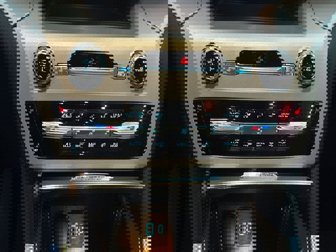 Certified 2024 Ford Explorer XLT w/ Equipment Group 202A image 33