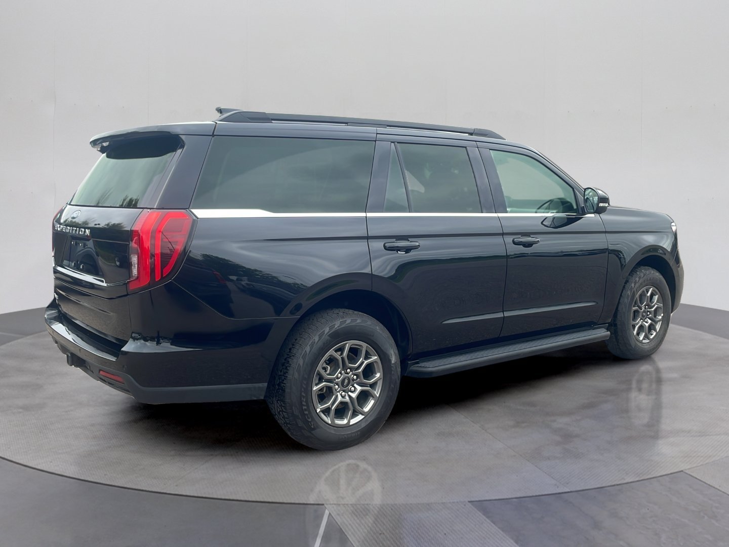 Certified 2026 Ford Expedition Active AWD/4WD image 6