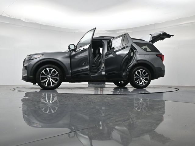 Certified 2025 Ford Explorer ST-Line AWD/4WD image 56