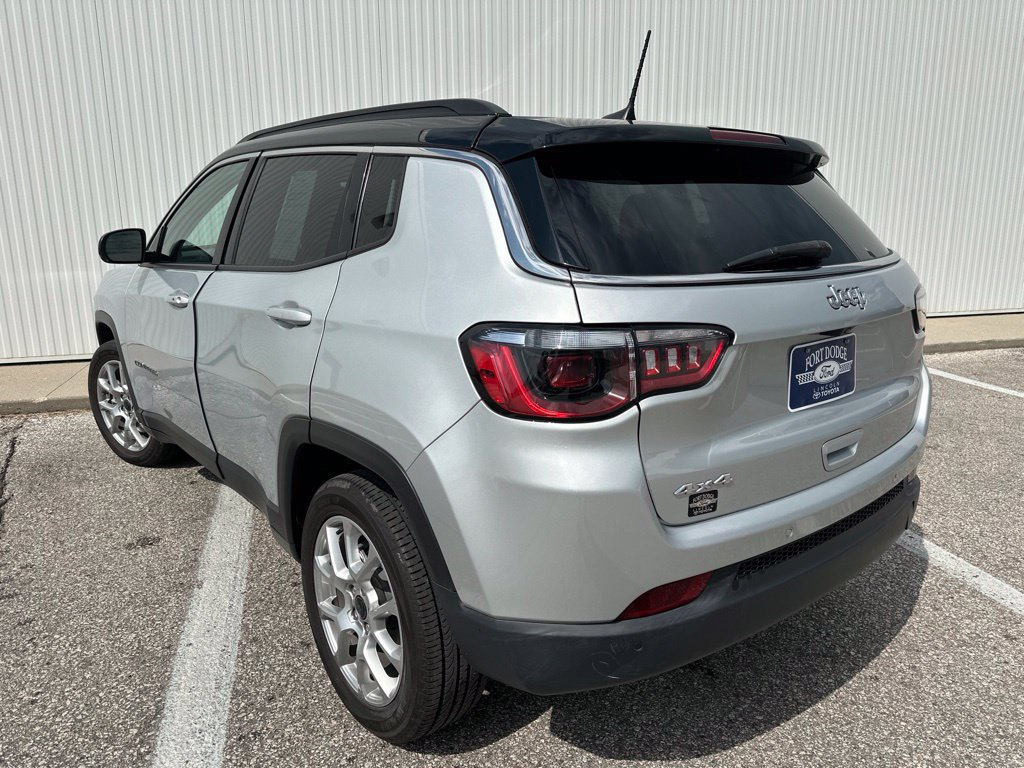 Used 2025 Jeep Compass Limited AWD/4WD image 5