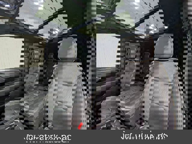 Used 2023 GMC Yukon SLT w/ SLT Premium Package image 9