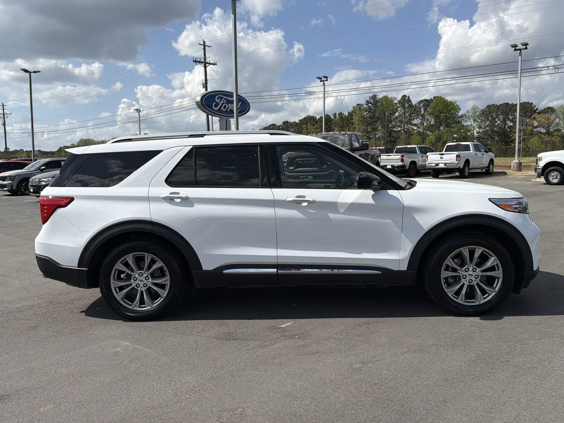 Certified 2023 Ford Explorer Limited image 2