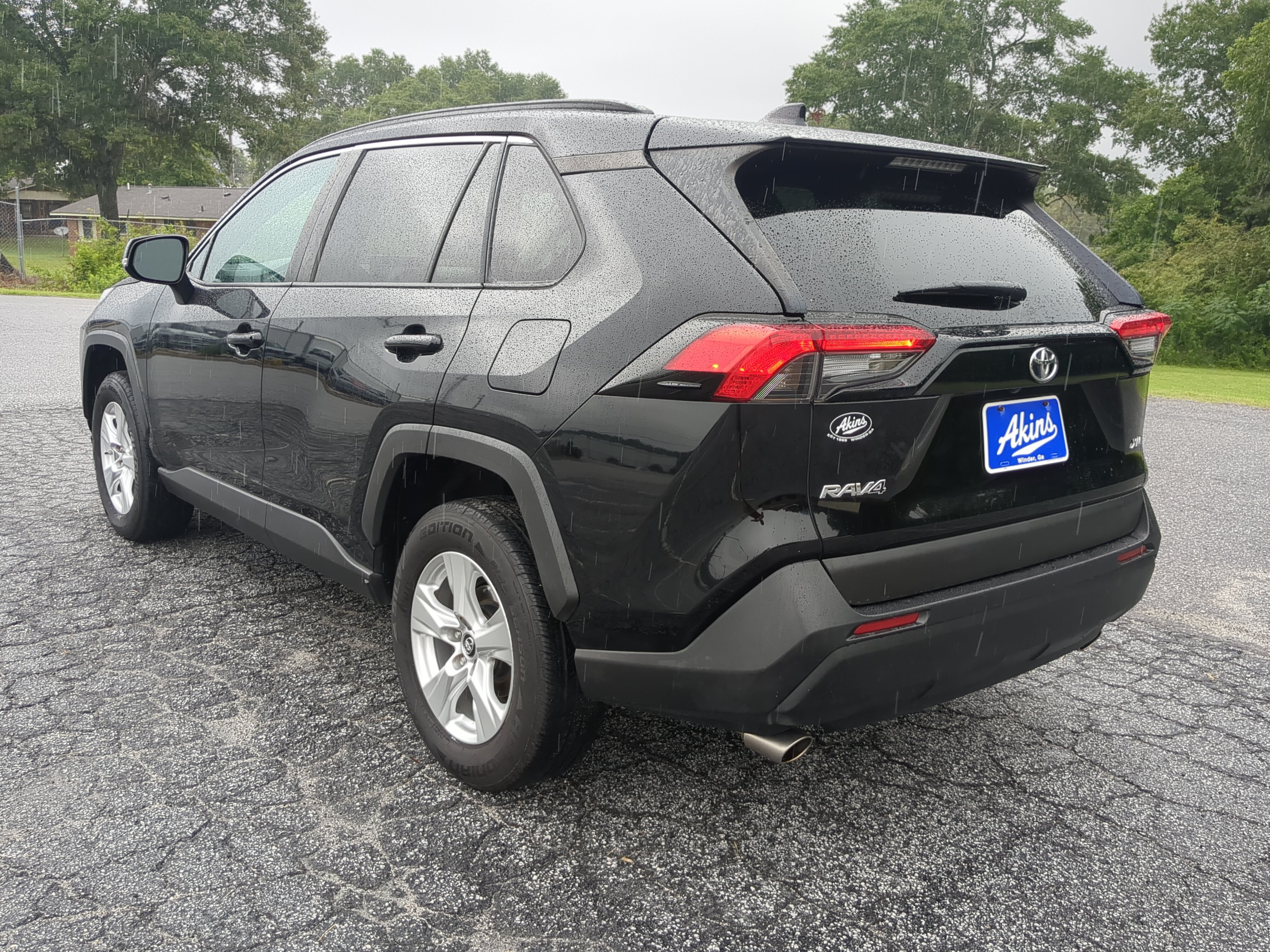 Used 2019 Toyota RAV4 XLE w/ Convenience Package FWD image 5