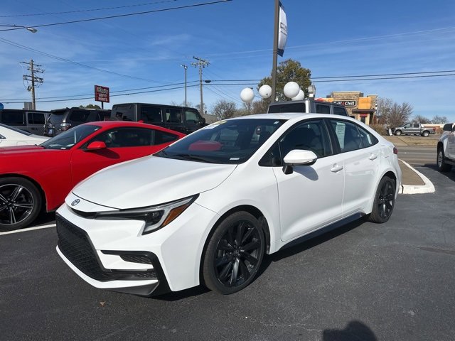 Used 2024 Toyota Corolla SE image 3