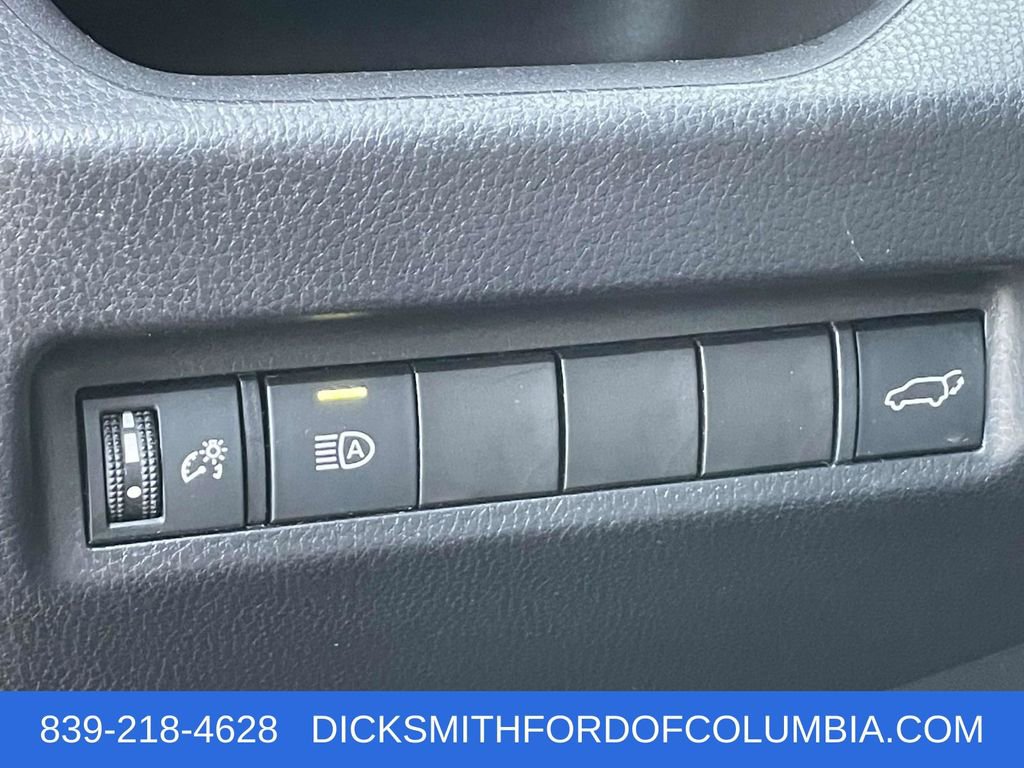 Used 2020 Toyota RAV4 XLE Premium image 19