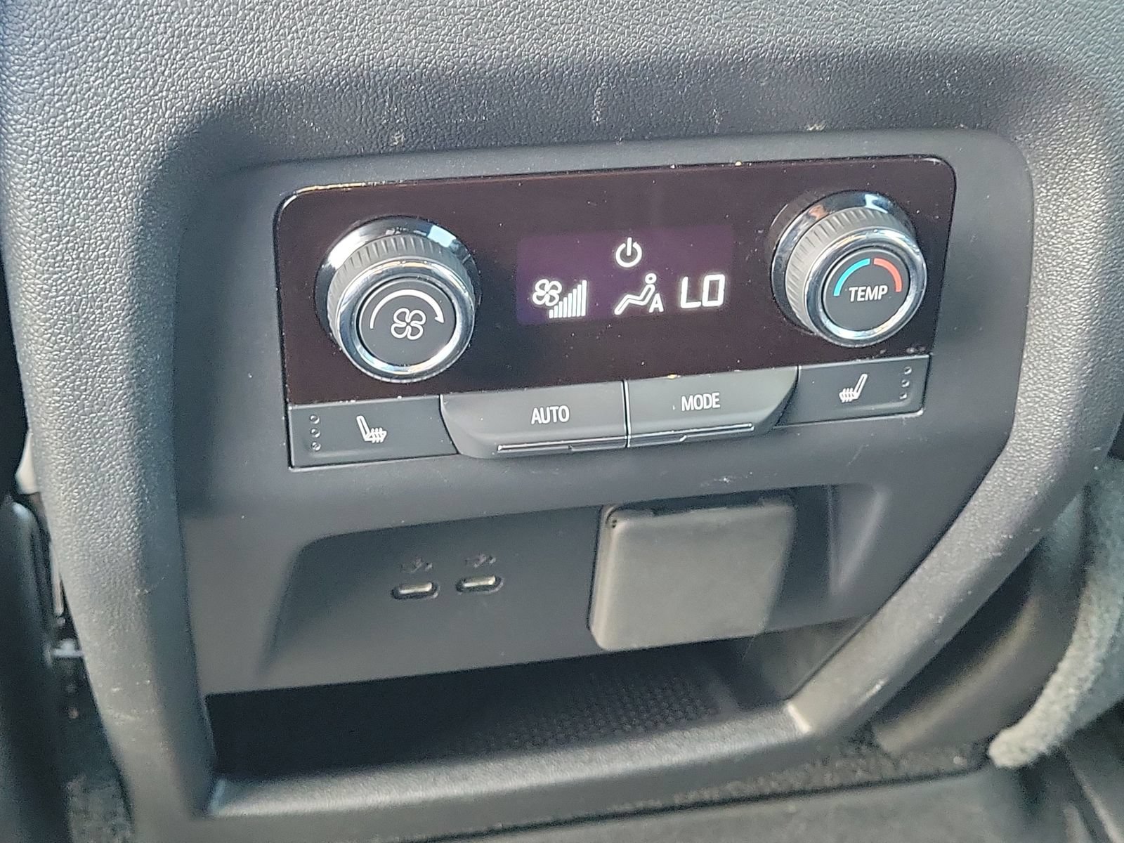 Used 2024 Chevrolet Traverse RS FWD image 14