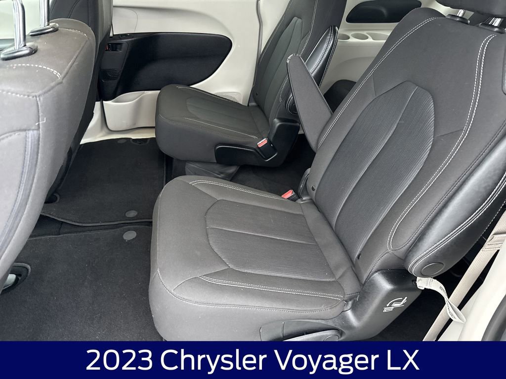 Used 2023 Chrysler Voyager LX image 15