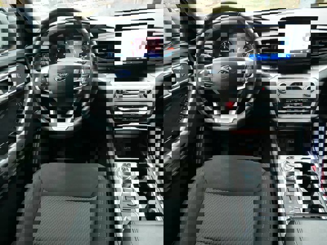 Certified 2023 Ford Explorer XLT w/ Class IV Trailer Tow Package image 18