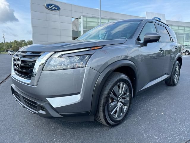 Used 2024 Nissan Pathfinder SV
