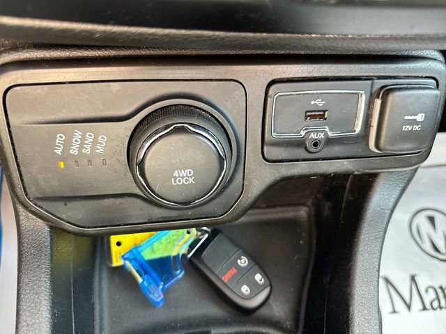 Used 2023 Jeep Renegade Latitude AWD/4WD image 21