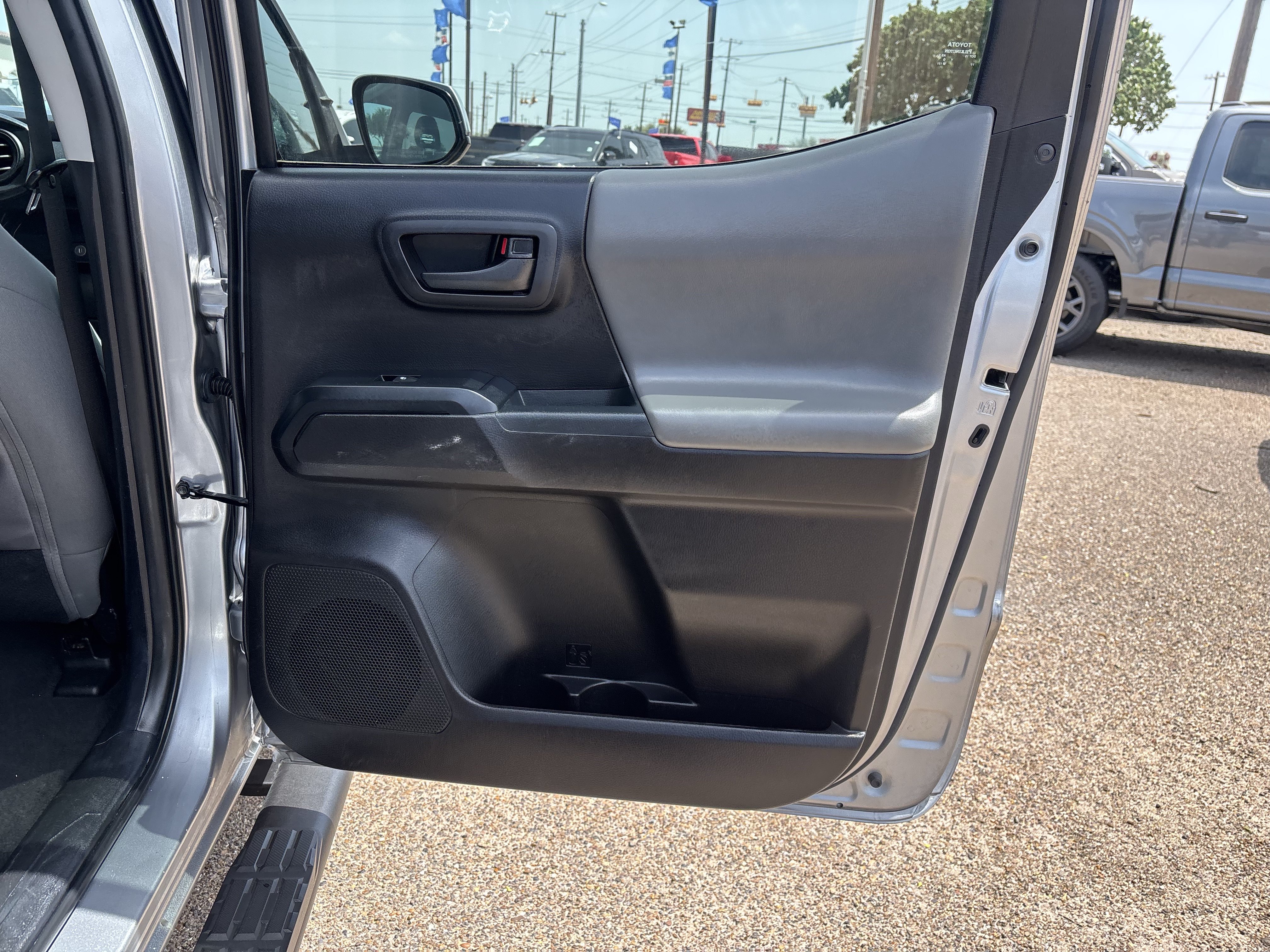 Used 2021 Toyota Tacoma SR w/ SR Convenience Package RWD image 19