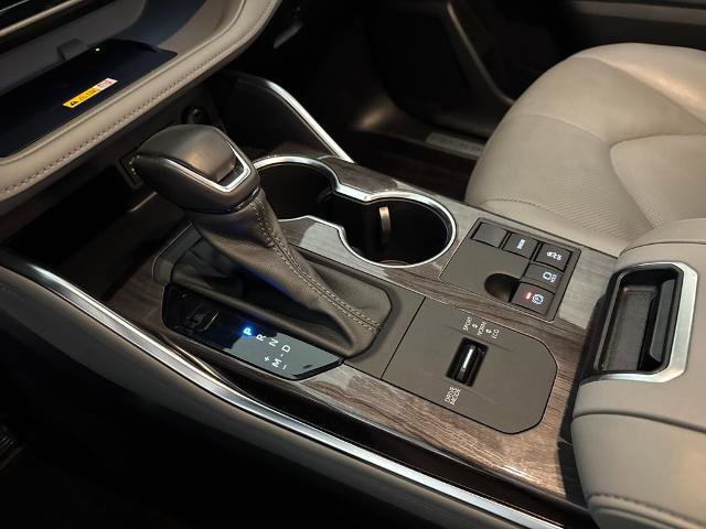 Used 2023 Toyota Highlander L image 29