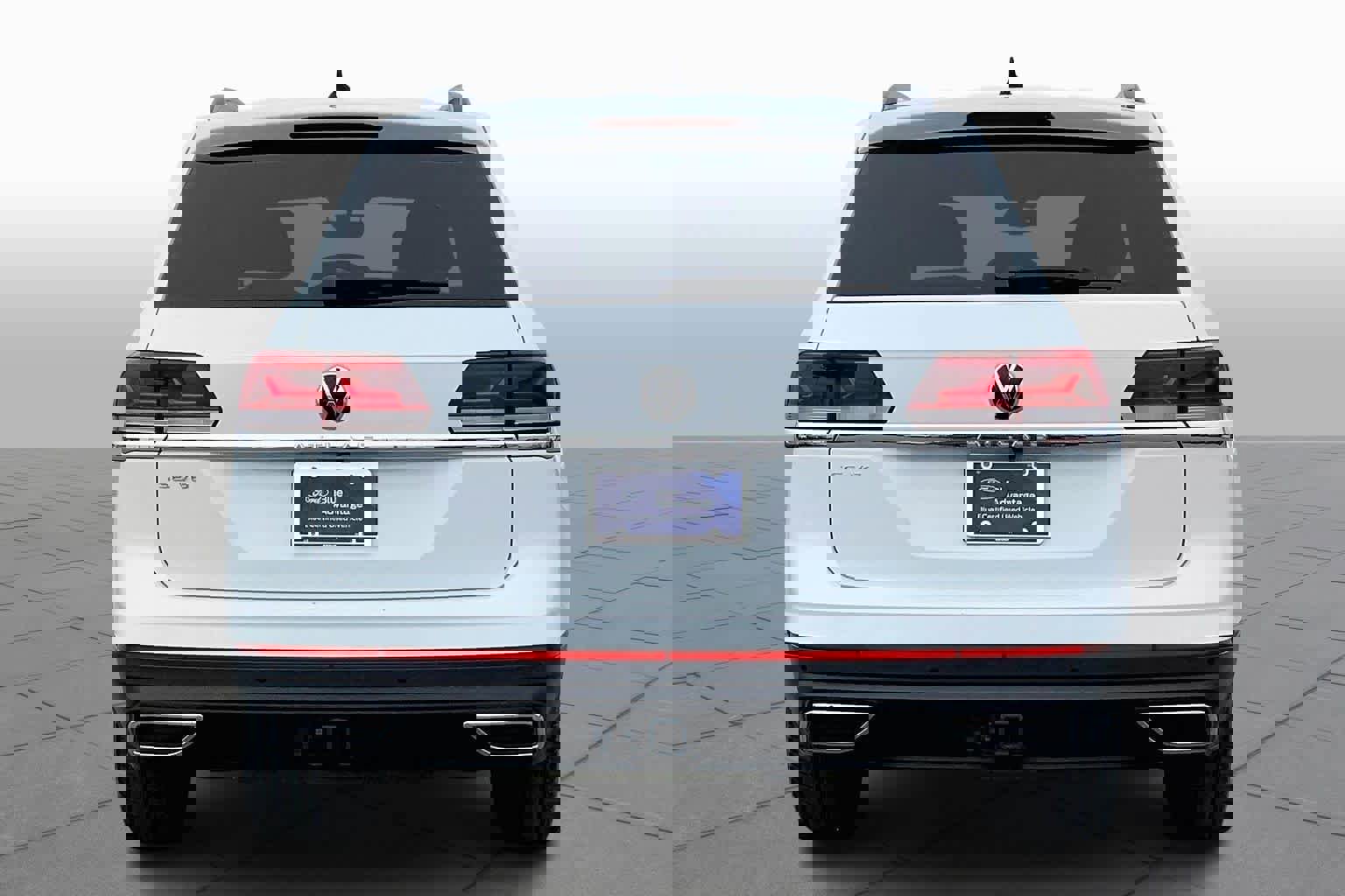 Used 2023 Volkswagen Atlas SE w/ Black Wheel Package image 2