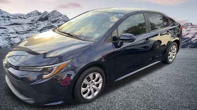Used 2025 Toyota Corolla LE w/ Convenience Package image 6