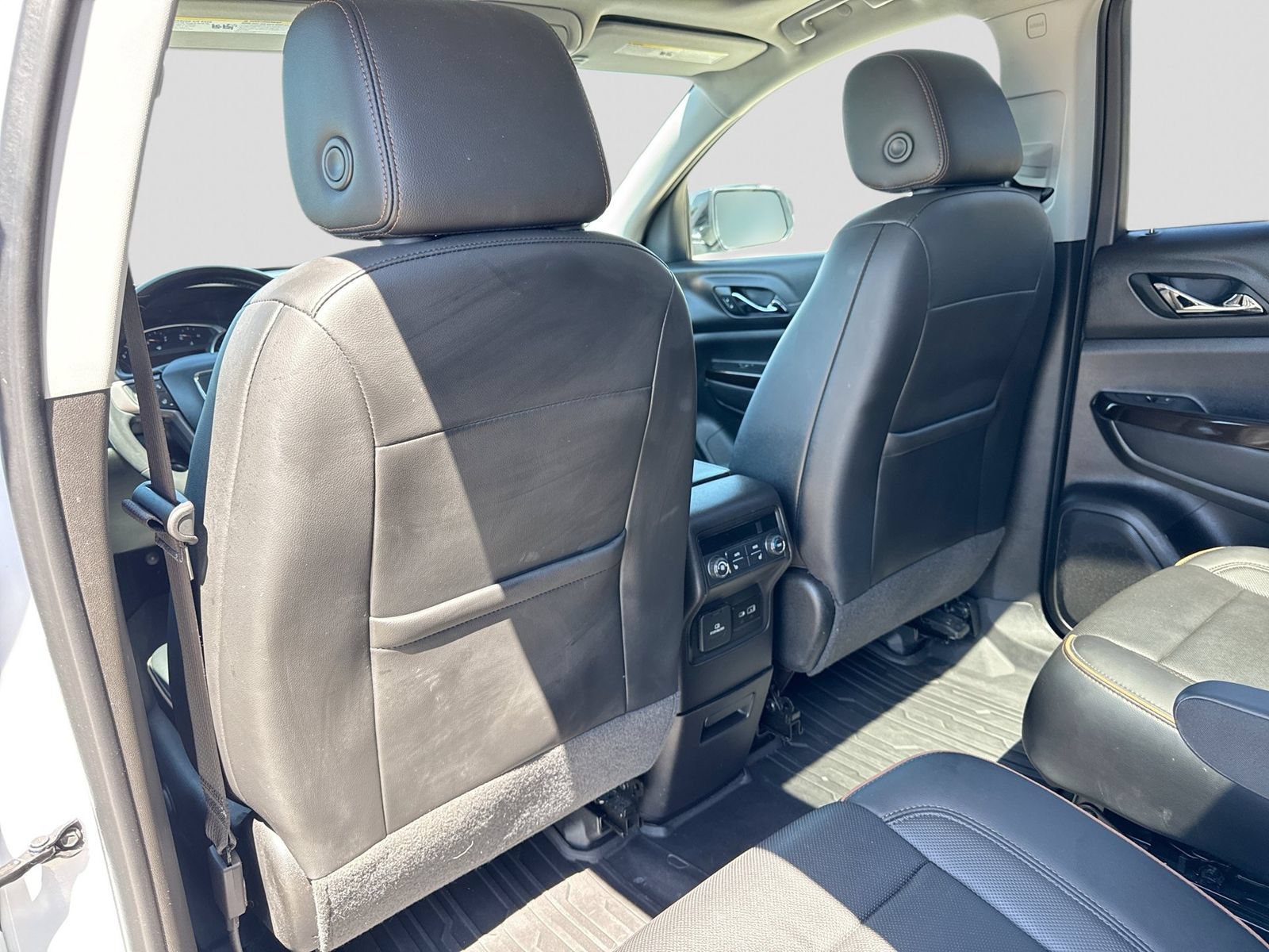Used 2022 GMC Acadia AT4 w/ Preferred Package AWD/4WD image 23