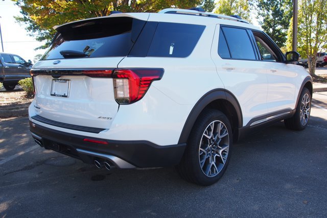 Certified 2025 Ford Explorer Platinum w/ Ultimate Package AWD/4WD image 7