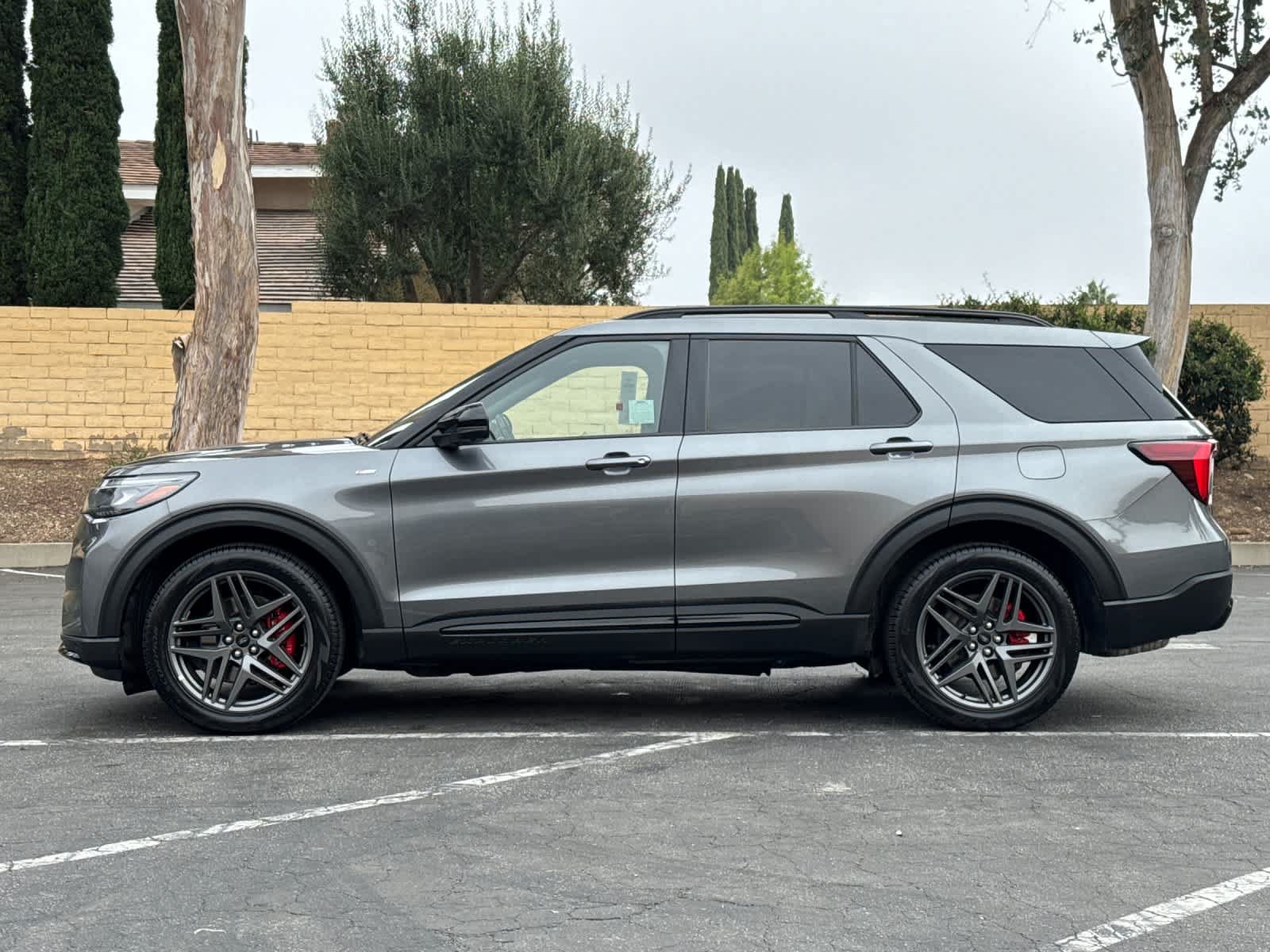 Certified 2026 Ford Explorer ST-Line w/ ST-Line Street Pack RWD image 5