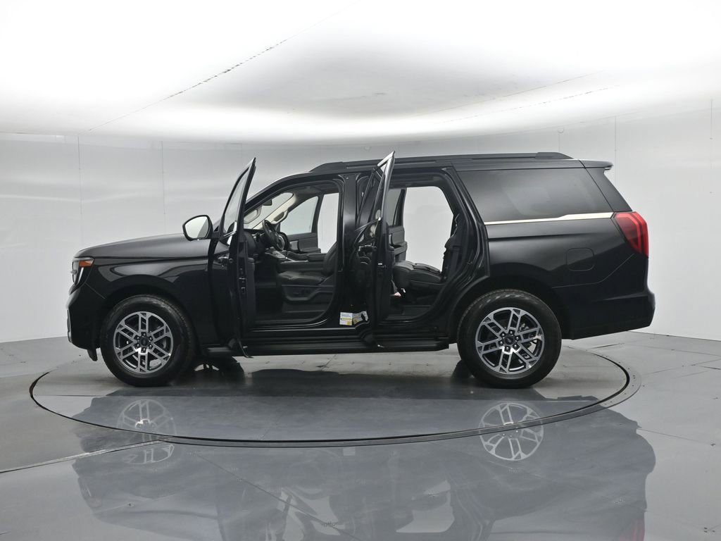 Certified 2025 Ford Expedition Active AWD/4WD image 41