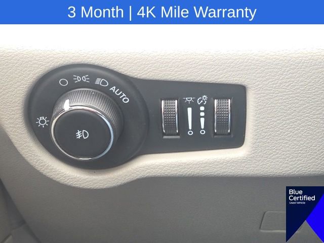 Used 2023 Chrysler Pacifica Touring-L FWD image 32