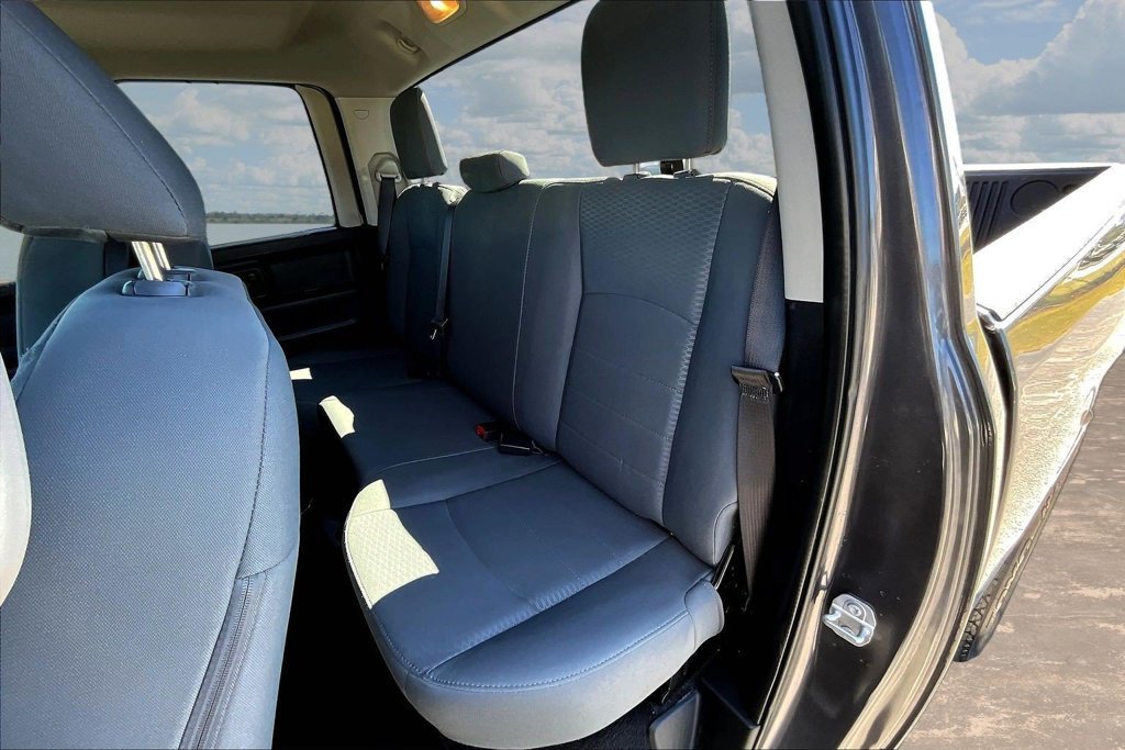 Used 2017 RAM 1500 Express RWD image 24