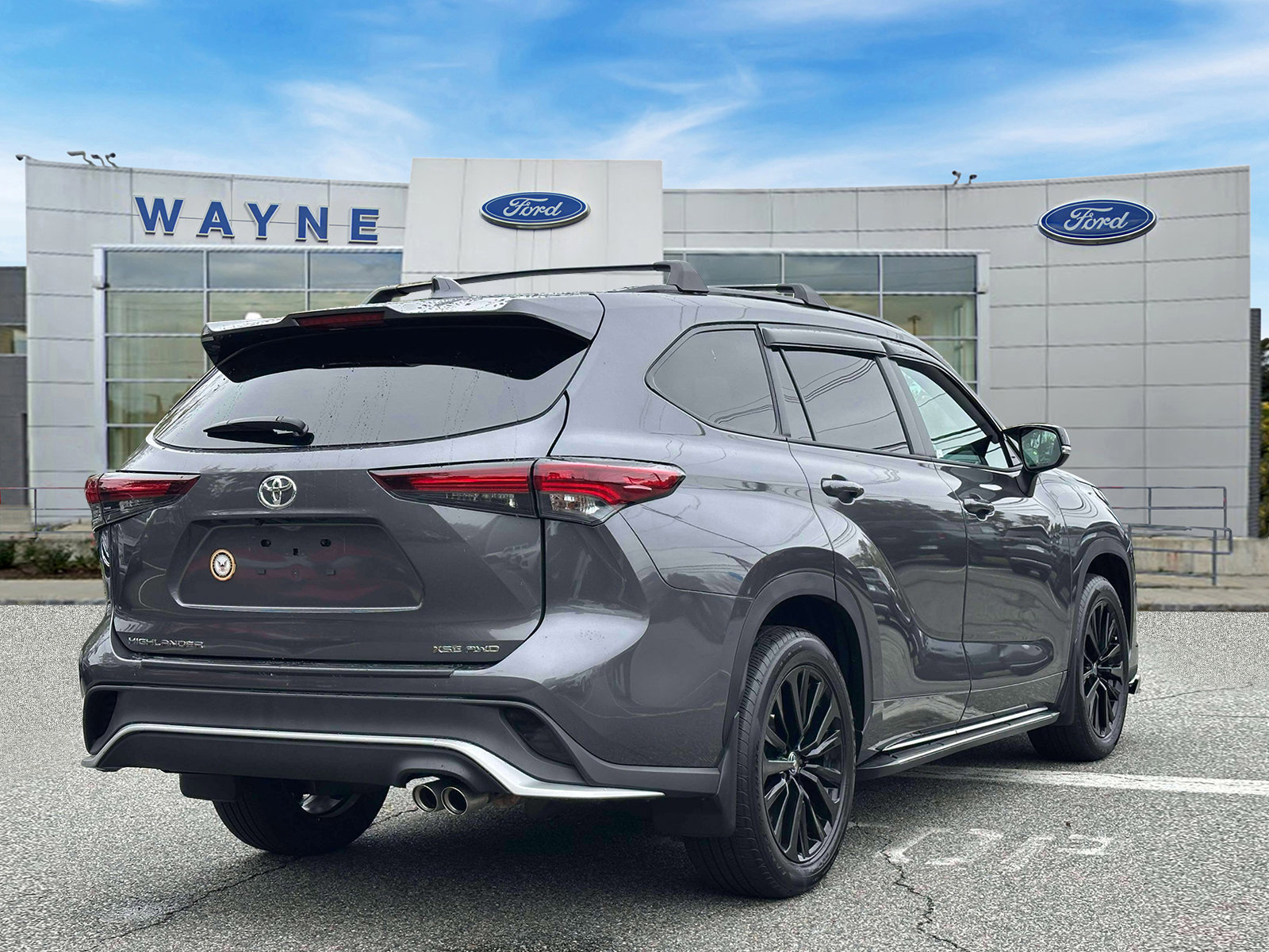 Used 2024 Toyota Highlander XSE image 4