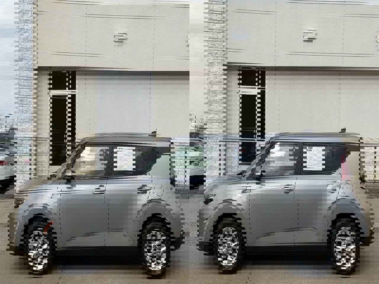 Used 2023 Kia Soul LX w/ LX Technology Package image 3