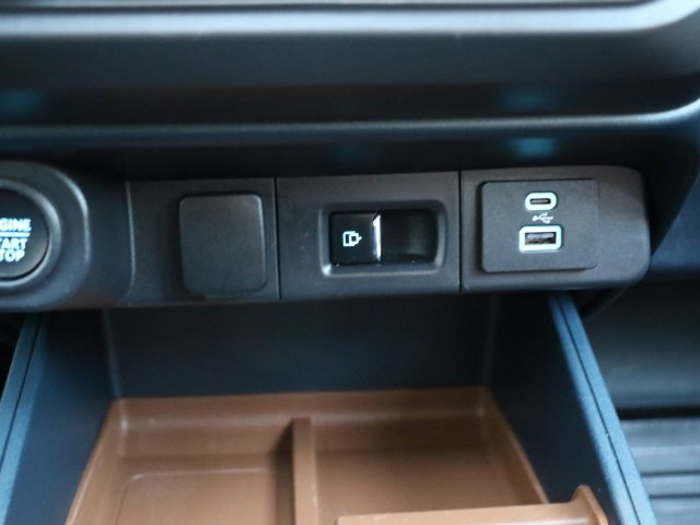 Certified 2023 Ford Maverick Lariat w/ Lariat Luxury Package AWD/4WD image 28