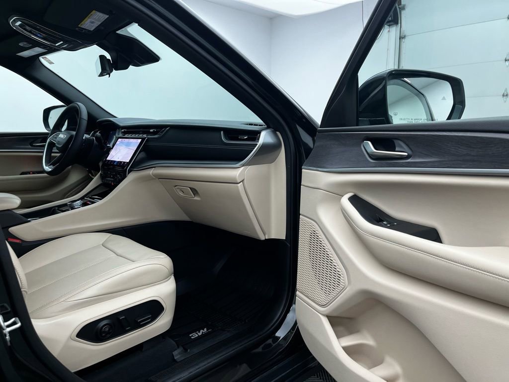 Used 2024 Jeep Grand Cherokee L Limited w/ Luxury Tech Group II image 24