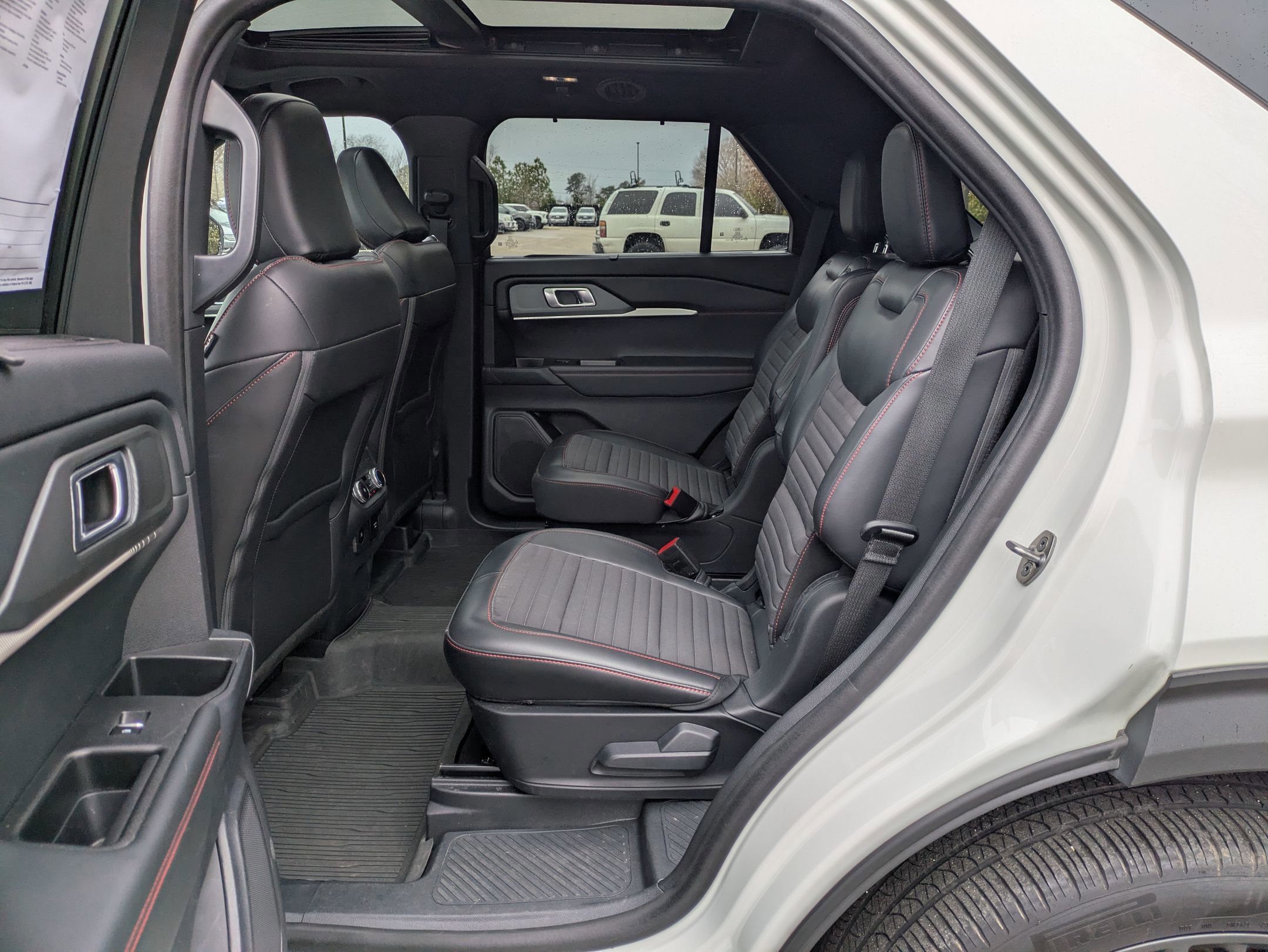 Certified 2025 Ford Explorer ST-Line w/ Premium Package image 30