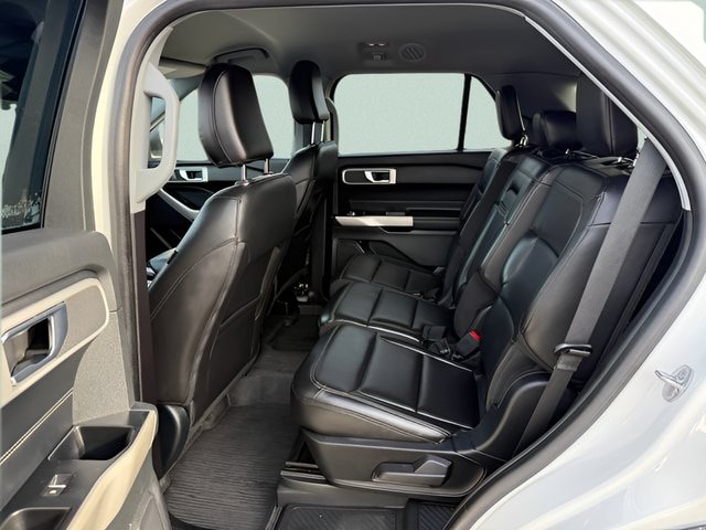 Certified 2022 Ford Explorer XLT w/ Equipment Group 202A AWD/4WD image 5