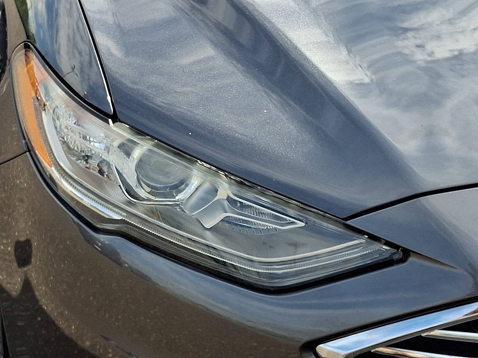 Certified 2017 Ford Fusion SE w/ Fusion SE Technology Package FWD image 9