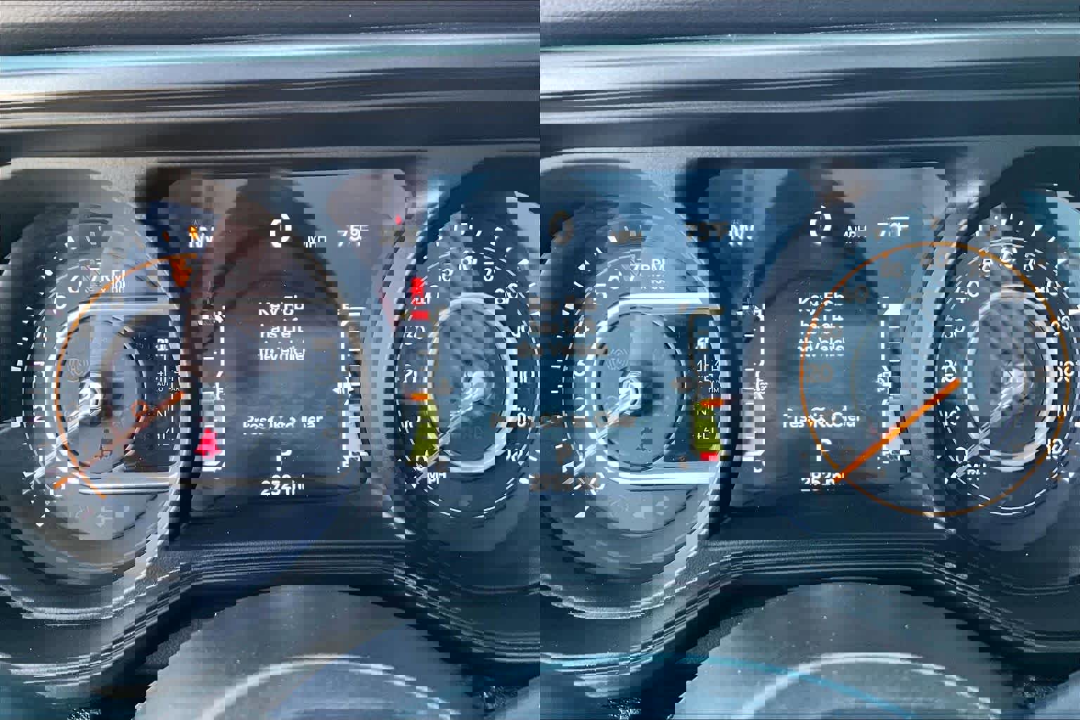 Used 2025 Jeep Gladiator Mojave AWD/4WD image 24