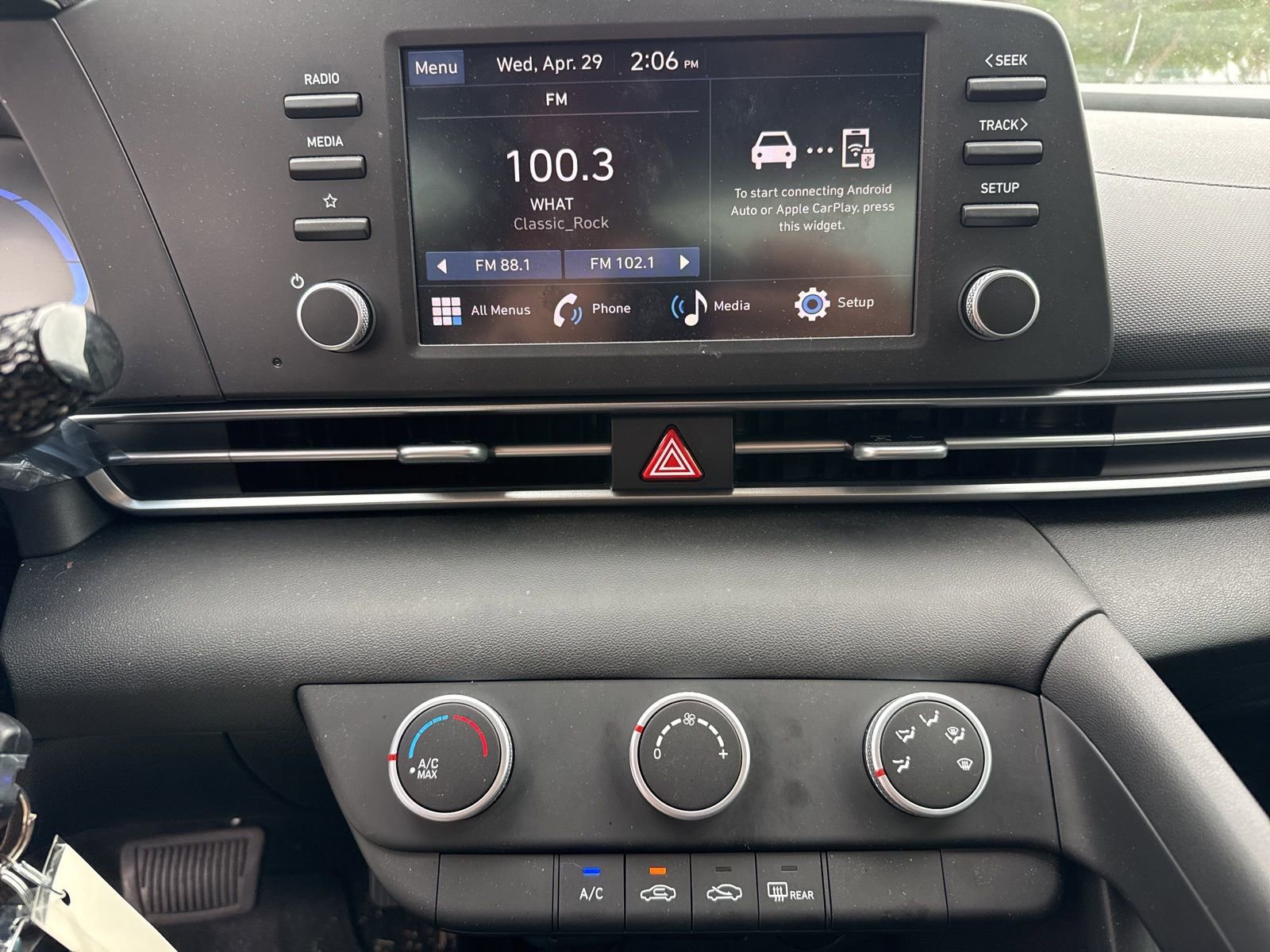 Used 2025 Hyundai Elantra SE FWD image 12
