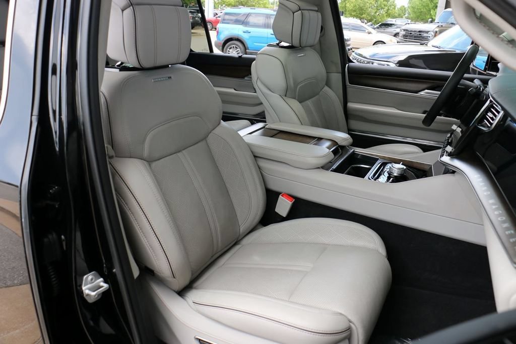 Used 2023 Jeep Grand Wagoneer Series II AWD/4WD image 33
