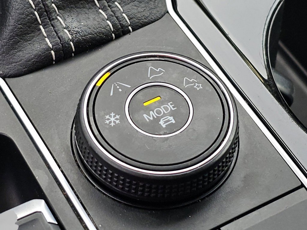 Used 2022 Volkswagen Atlas Cross Sport SEL R-Line image 16