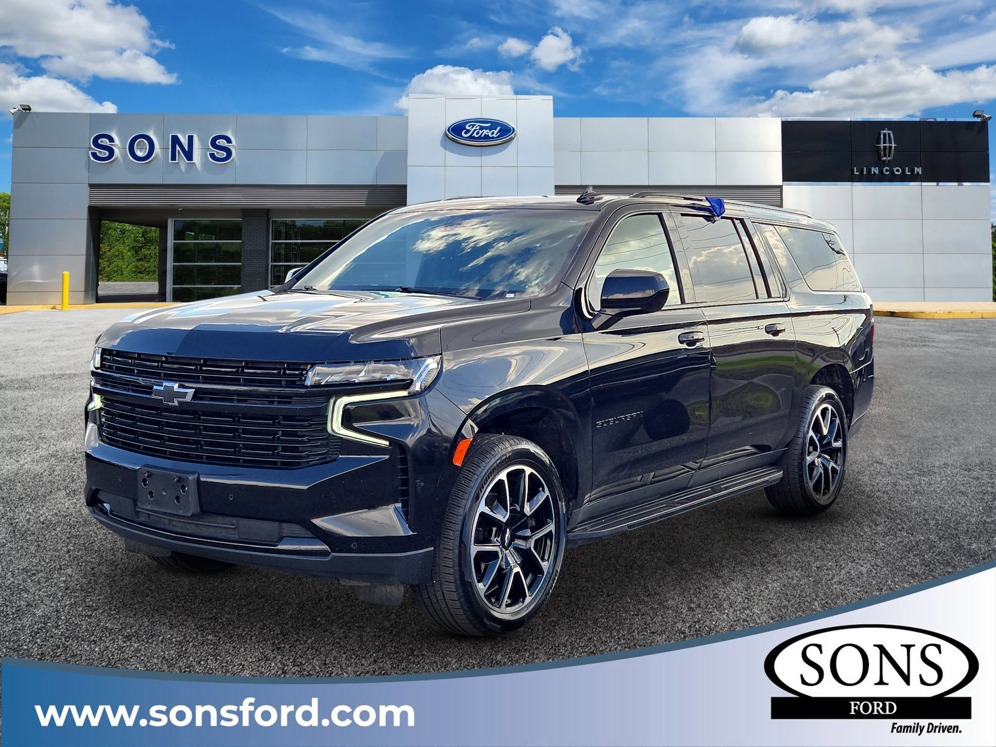 Used 2024 Chevrolet Suburban RST image 9