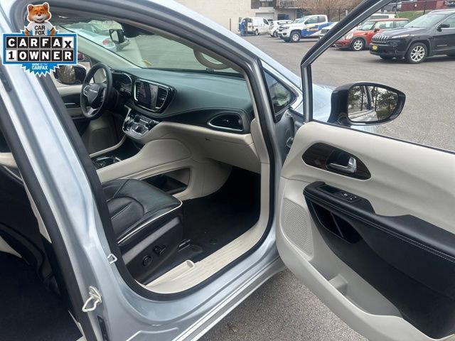 Used 2023 Chrysler Pacifica Limited image 14